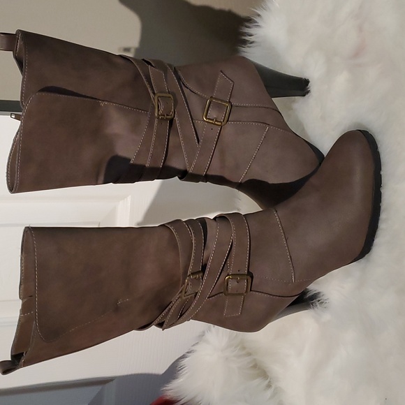 Black Rivet faux leather heeled boots Size 8 - Picture 2 of 8